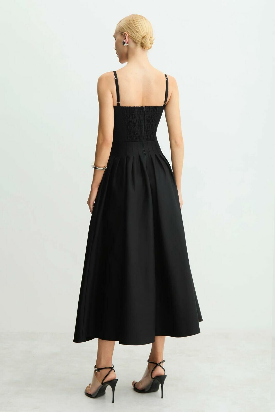 Imagem de Vestido Longo Acinturado Pregas Saia Recorte Busto Preto Zen